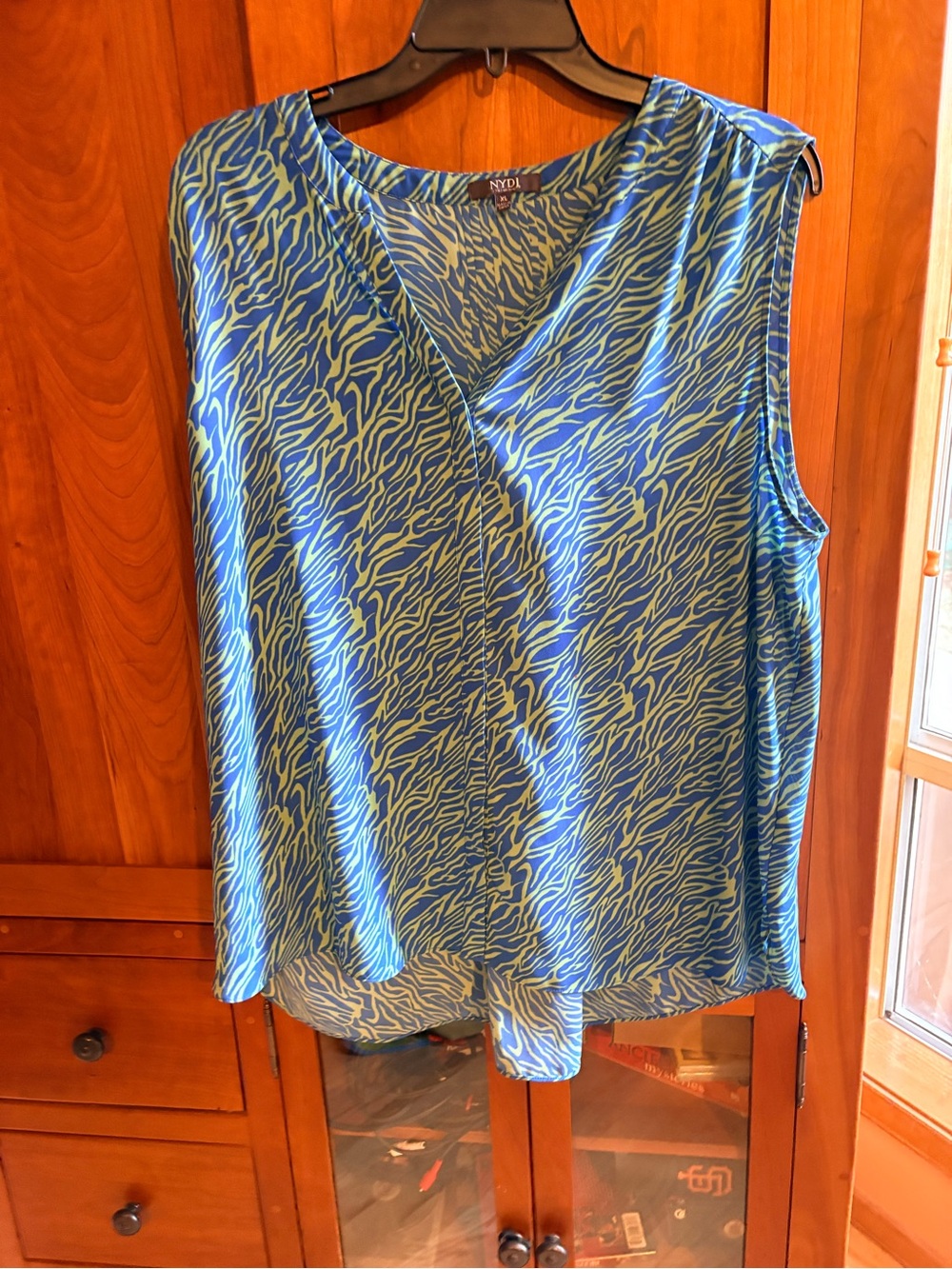 NYDJ Blue Patterned Sleeveless V-Neck Top with Pleated Back.